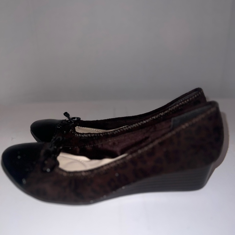 Unisa Elegant Brown and Black Women's Wedge Shoes sz 6
